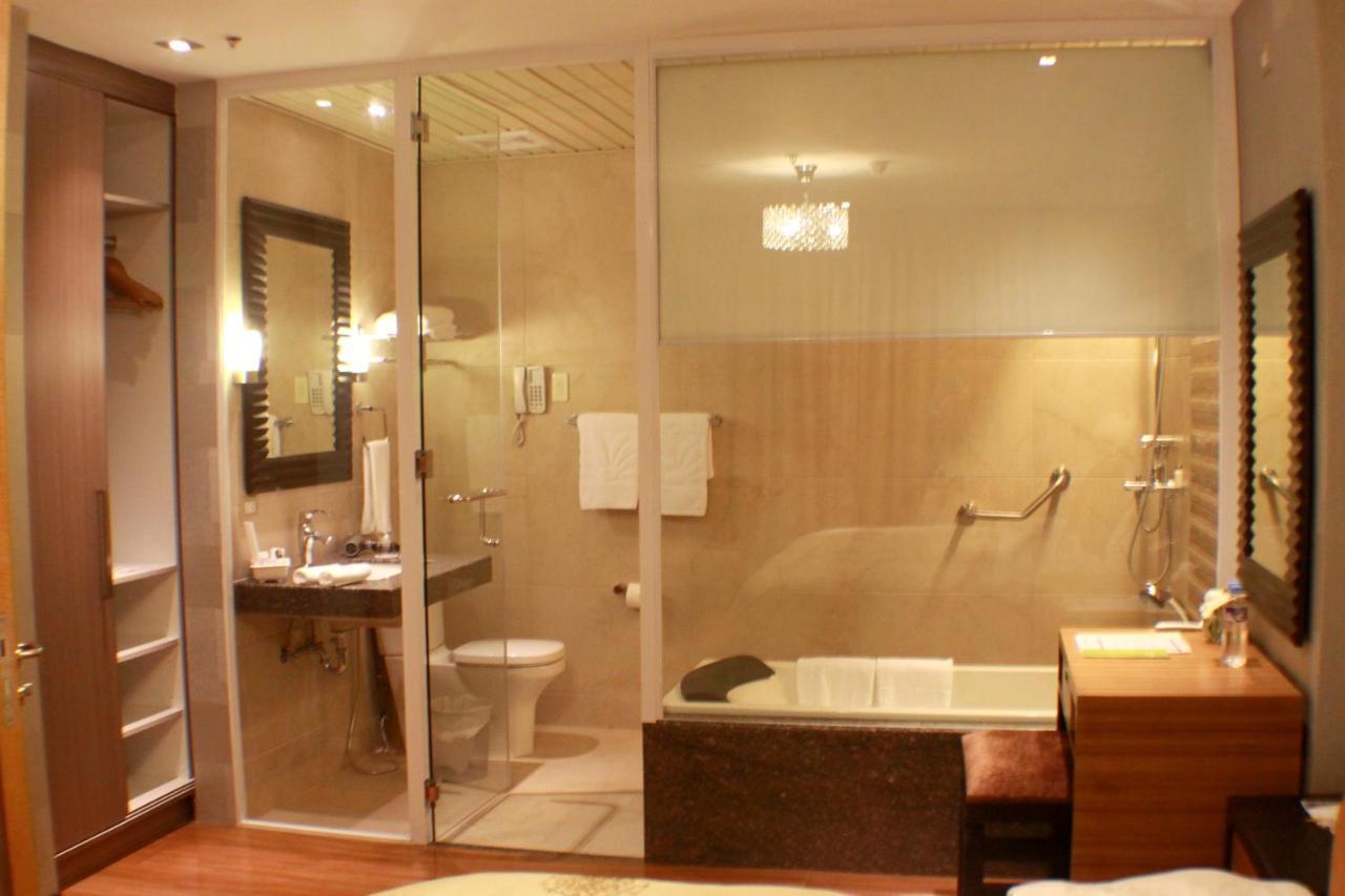 The Royal Mandaya Hotel Davao Ngoại thất bức ảnh