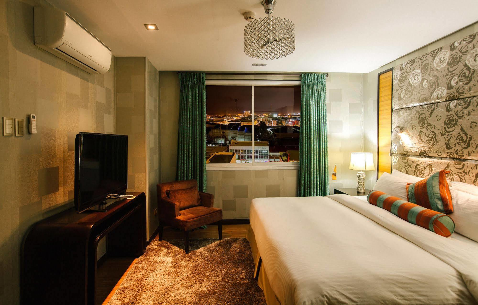The Royal Mandaya Hotel Davao Ngoại thất bức ảnh