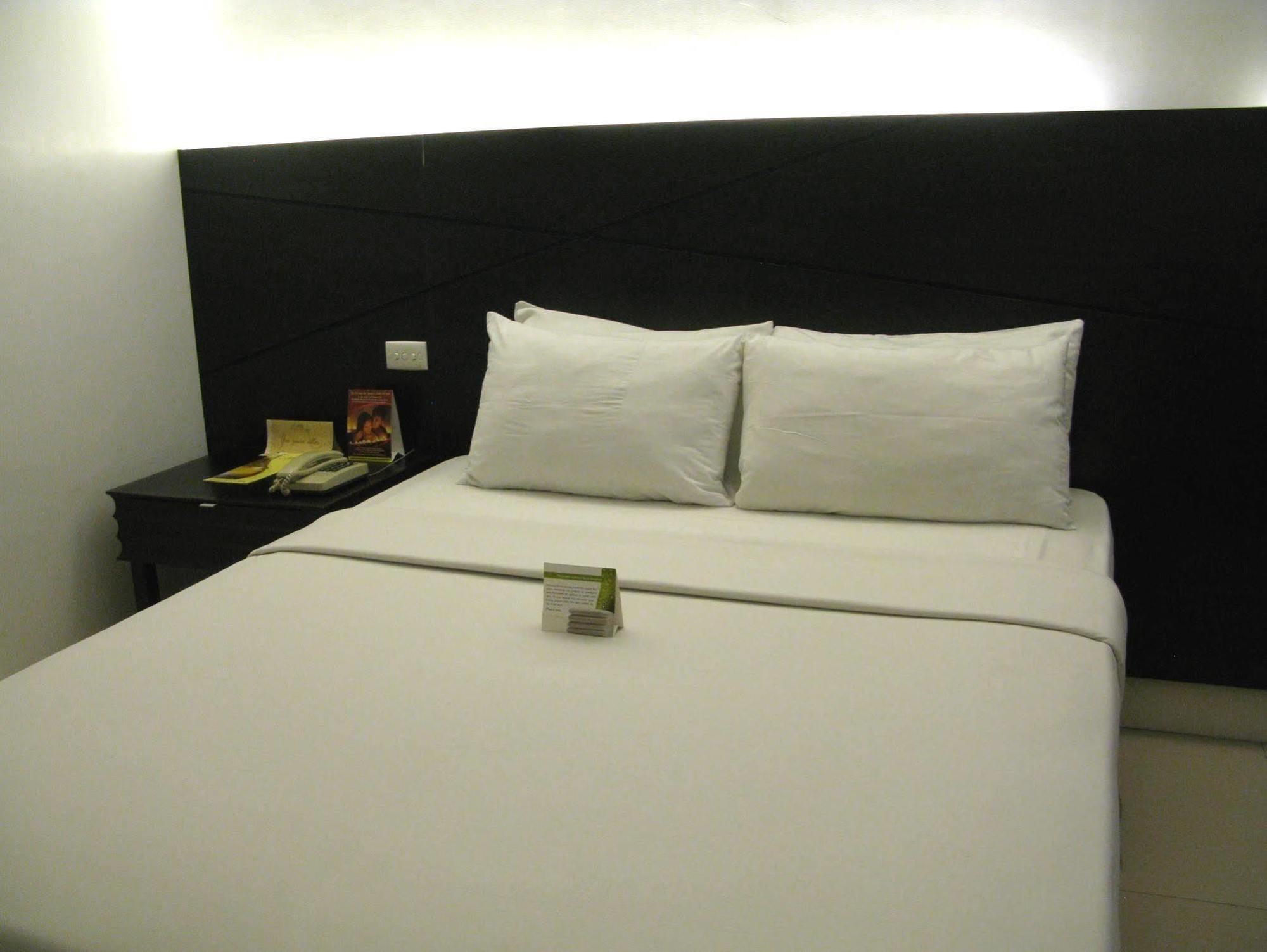 The Royal Mandaya Hotel Davao Ngoại thất bức ảnh